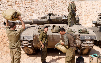 Granica Izraela i Libanu –izraelscy żołnierze szykują się do walki
