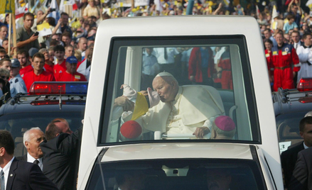 Arcybiskup Karol Wojtyła archidiecezją krakowską kierował w latach 1964–1978. Na zdjęciu: jako papie