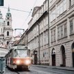 Zabytkowe dzielnice Pragi wyglądają jak gotowy plan filmowy.