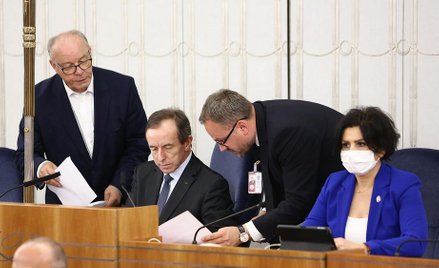 Koronawirus krzyżuje plany parlamentowi. Posiedzenie Sejmu też przełożone