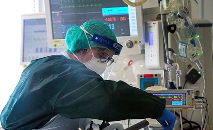 530 wolnych respiratorów pozostało dla pacjentów z COVID-19