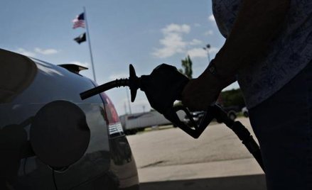 Paliwa: wakacje nagle zrobiły się tańsze