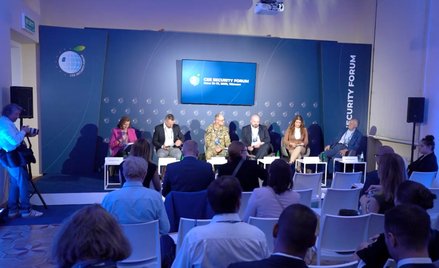 Uczestnicy panelu zgodzili się, że ważnym elementem walki z cyberzagrożeniami jest edukacja i rozwij