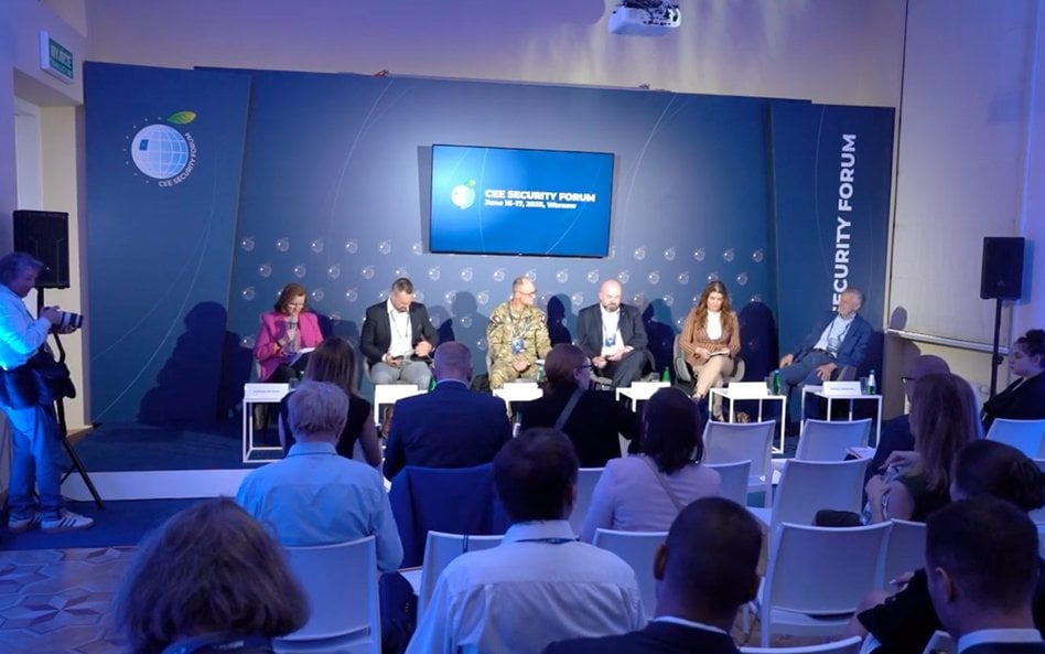 Uczestnicy panelu zgodzili się, że ważnym elementem walki z cyberzagrożeniami jest edukacja i rozwij