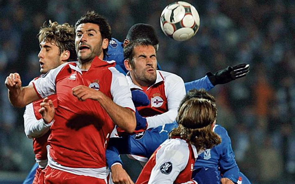 Mecz Lecha z Deportivo w Poznaniu w fazie grupowej Pucharu UEFA pełen był widowiskowych starć pod ob