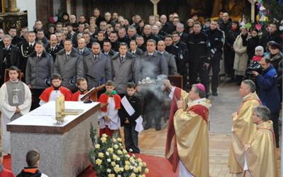 05.01.2014. w kamieńskiej katedrze pw. Jana Chrzciciela arcybiskup Andrzej Dzięga odprawił mszę w in