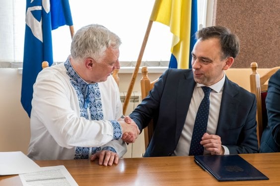 Minister finansów i gospodarki Andrzej Domański i rektor Narodowego Uniwersytetu „Akademia Kijowsko-