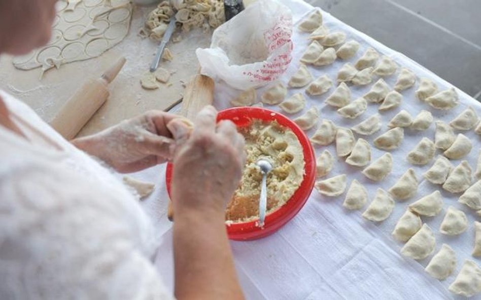 Pierogi w polskich sklepach w Chicago można kupić po 50 centów za sztukę