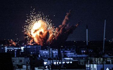 W nocy Izrael ponownie atakował Strefę Gazy