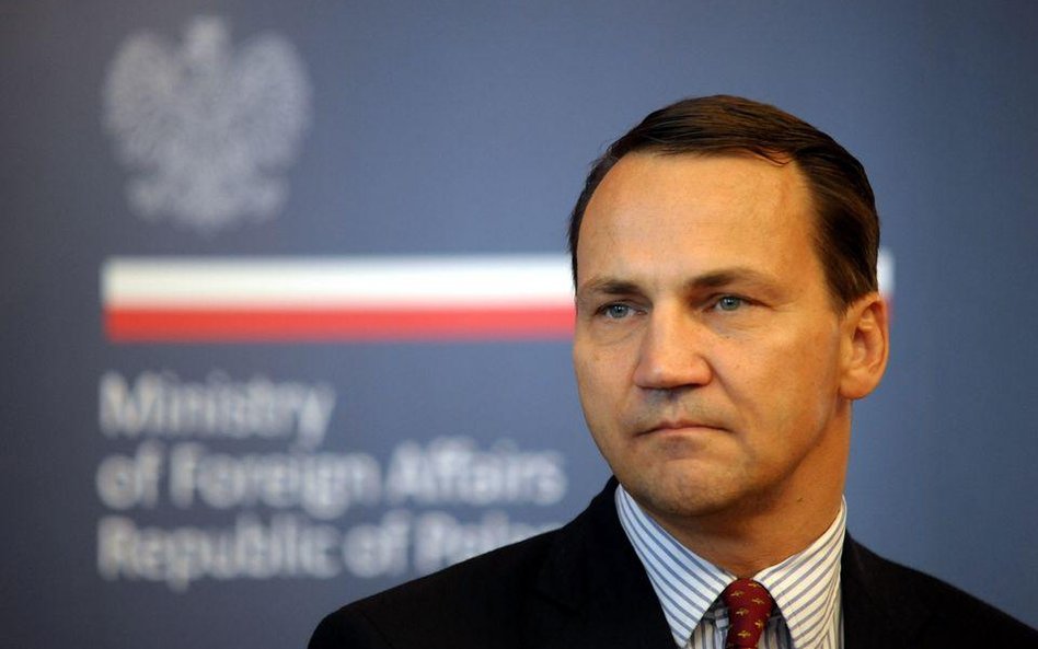Sikorski: znieść wizy dla Ukraińców