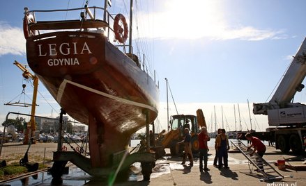 Jacht „Legia” opuścił macierzysty port w Gdyni i trafi do podwarszawskiego muzeum