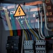 Tablice rozdzielcze energii elektrycznej dla dachowych paneli fotowoltaicznych obsługiwanych przez f