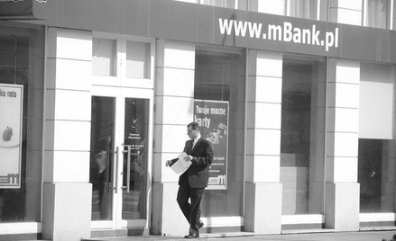 Więcej banków umożliwia wypłatę bez prowizji