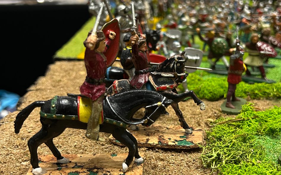 Były różne serie, bajecznie kolorowe, unaoczniające różne momenty polskiej historii