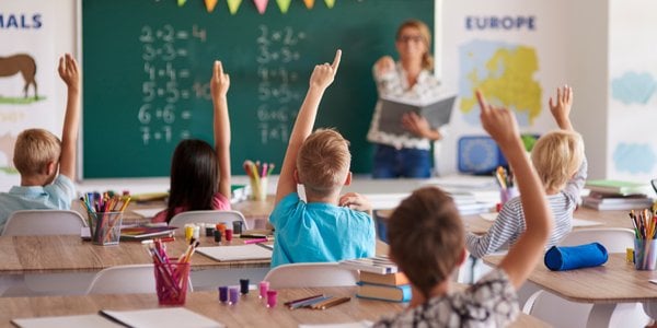Ilu nauczycieli brakuje w Warszawie? Które specjalizacje przodują na liście wakatów?