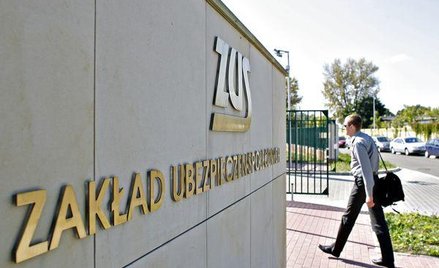 Emeryci pracujący nierówno traktowani