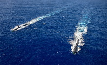 USS Asheville i USS Annapolis u wybrzeży wyspy Guam