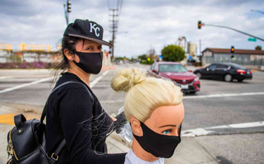 Burmistrz Los Angeles: Zakrywajcie czymś twarze