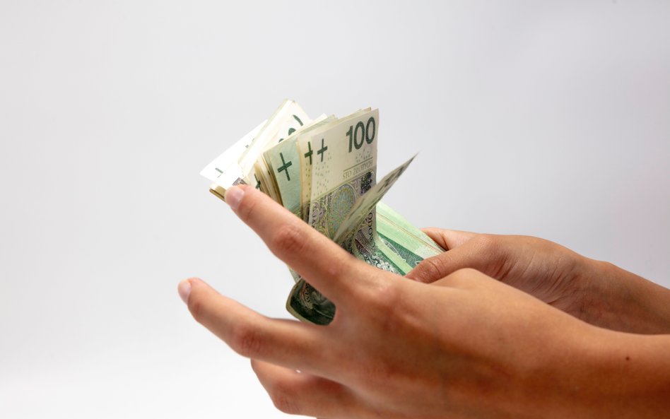 Polacy zadowoleni z oszczędzania. A co jeśli RPP znów obniży stopy?