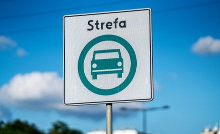 Zgodnie z przepisami, miasta powyżej 100 tys. mieszkańców z przekroczonym poziomem NO₂ muszą wprowad