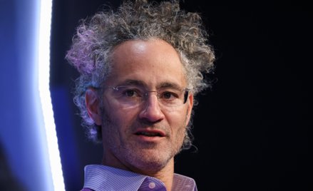 Alex Karp jest współtwórcą firmy Palantir, wycenianej obecnie na blisko 500 miliardów dolarów.