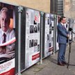Andrzej Przyłębski, ambasador RP w Berlinie na tle wystawy dotyczącej dorobku Lecha Kaczyńskiego, zo