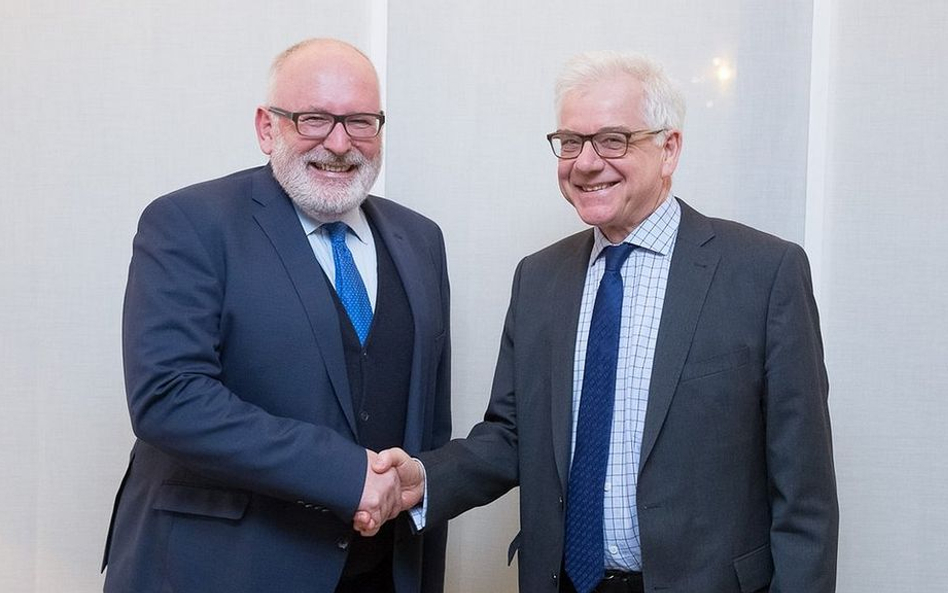 Czaputowicz zaprosił Timmermansa do Warszawy