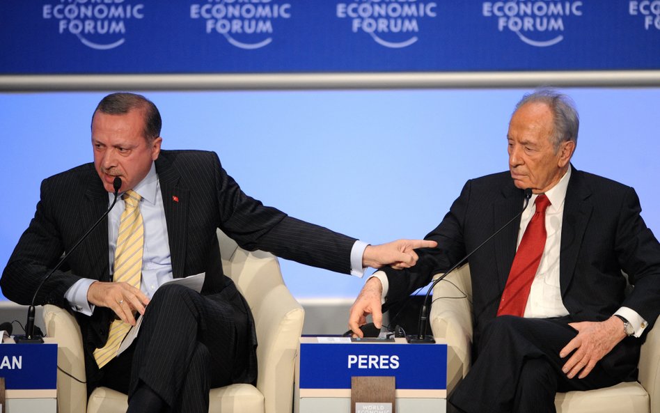 Ostra wymiana zdań na Forum w 2009 r. między Recepem Tayyipem Erdoganem, wówczas premierem Turcji, i