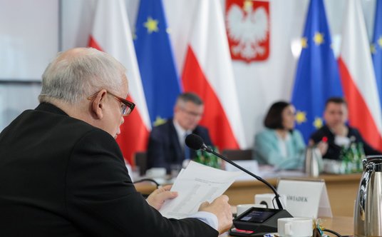 Prezes PiS Jarosław Kaczyński odpowiadał na pytania posłów