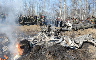 Szczątki jednego z indyjskich samolotów zestrzelonych w czasie środowej walki nad Kaszmirem