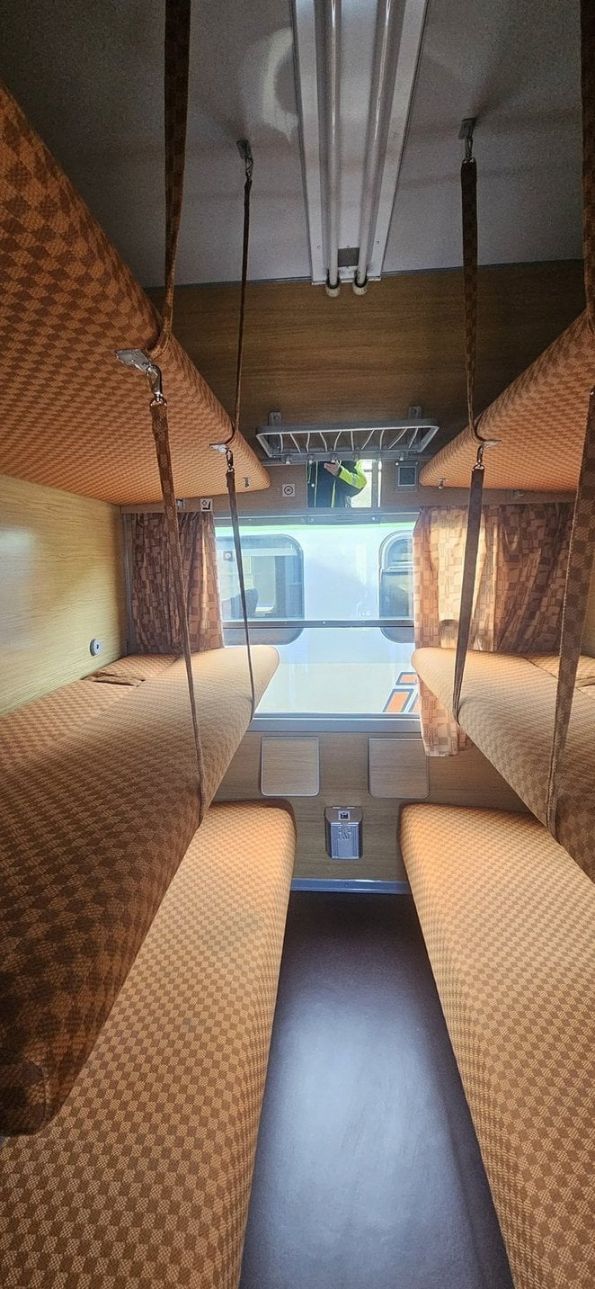 Kusztki w stylu lat 80. to także część składów IC Nieśpieszny