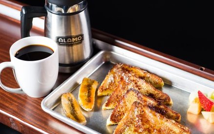 Oferta gastronomiczna kina Alamo Drafthouse