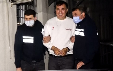 A jednak Saakaszwili wrócił. Wprost do więzienia