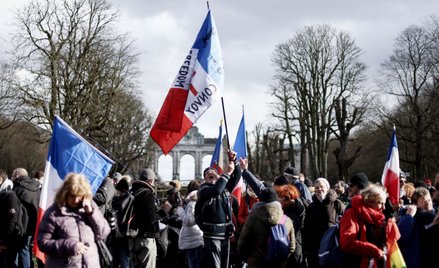 Uczestnicy protestu "Konwoju Wolności" w centrum Brukseli