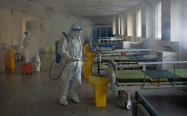 Dezynfekcja w szpitalu nr 7 w Wuhanie w prowincji Hubei, Chiny