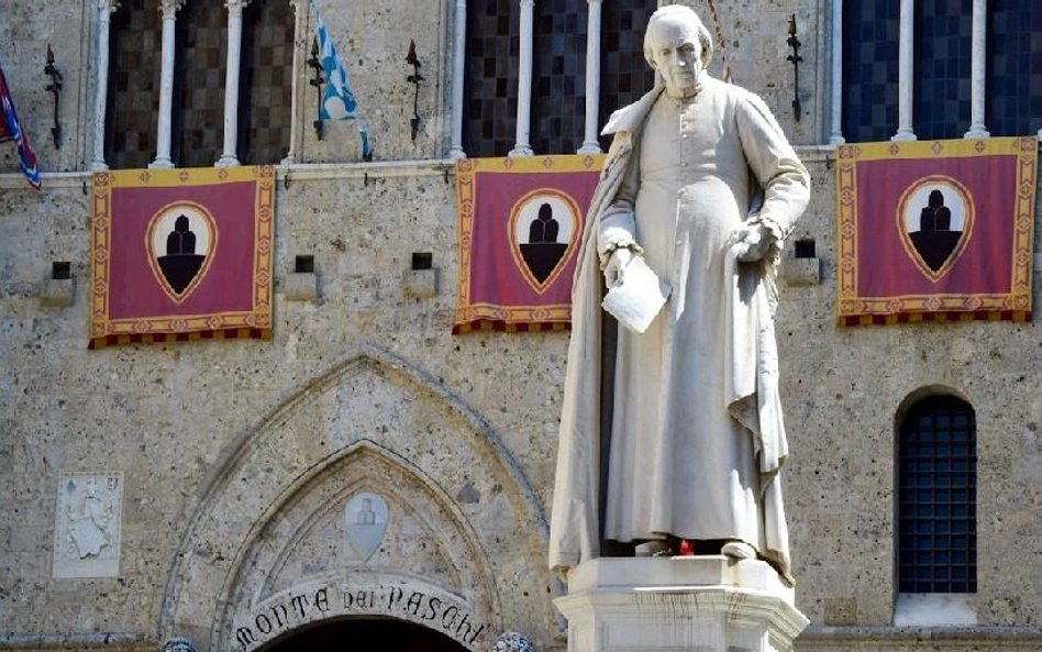 Siena, plac Salimbeni. Tu od XV wieku mieści się centrala banku Monte dei Paschi di Siena