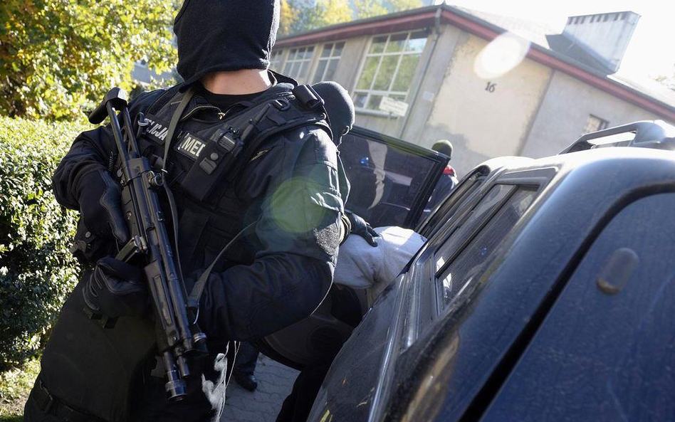 Policja wygrywa z porywaczami