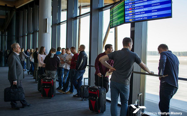 Branża lotnicza do premiera o podwyżkach na lotniskach: To ruch niszczący