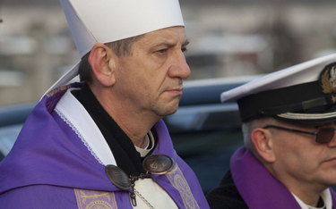 Krzyżak: Biskup polowy naprawdę walczy z pedofilią