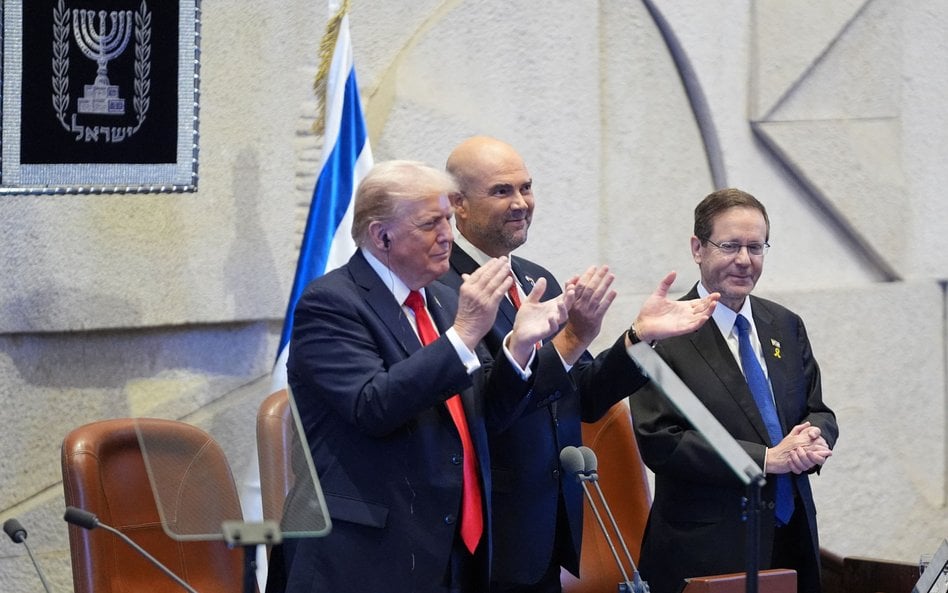 Prezydent USA Donald Trump, przewodniczący Knesetu Amir Ohana i prezydent Izraela Icchak Herzog w Kn