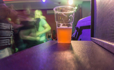 USA: 724 dolary za dwa piwa. Sprzedawca aresztowany