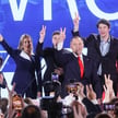 Karol Nawrocki (front) z żoną Martą (2L), córką Kasią (L) oraz synami Antonim (3P) i Danielem (P) w 