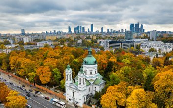 Najbliżej Starych Powązek (na zdjęciu) i Powązek Wojskowych dowiezie nas 1 i 2 listopada komunikacja