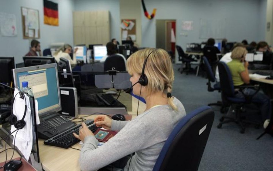 Zatrudnieni pracują w różnych okresach rozliczeniowych