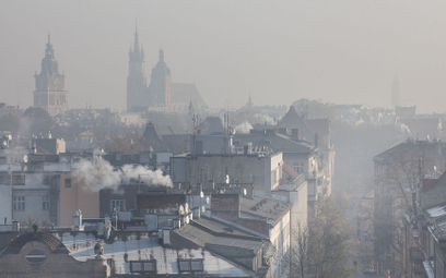 Chmura pyłu zawieszonego to częsty widok w wielu polskich miastach. Na zdjęciu Kraków