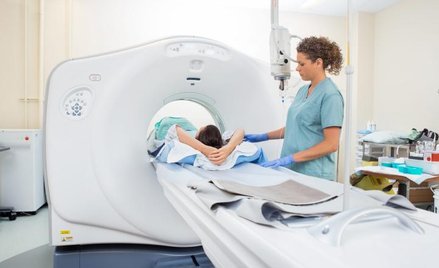 Chorzy z zieloną kartą będą mieli pierwszeństwo w kolejce do badań diagnostycznych