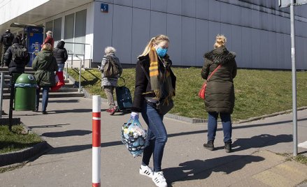 Wirusolog: Znoszenie obostrzeń? Raczej przywrócić obowiązek noszenia masek również na ulicach