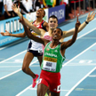 Medaliści na 800 m: Mohammed Aman (Etiopia), Jakub Holusa (Czechy) i Andrew Osagie (W. Brytania)