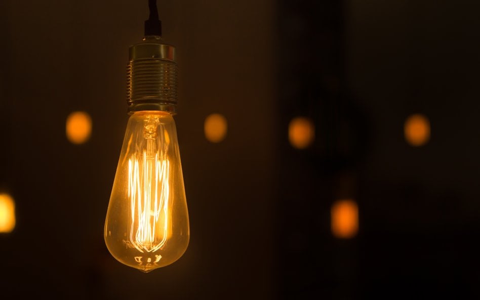 Odsprzedaż energii elektrycznej do sieci podlega VAT