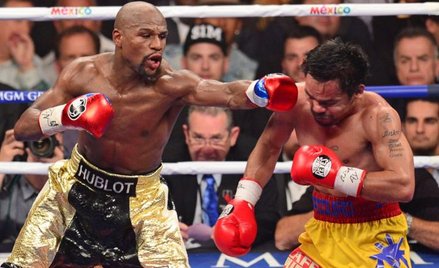 Floyd Mayweather Jr. (z lewej) na zawodowym ringu nie przegrał jeszcze nigdy, a walczy już 19 lat.